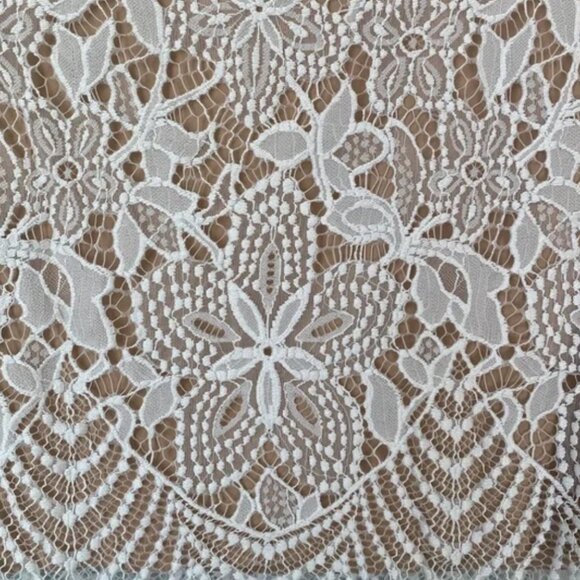 NEW Express White Floral Lace Crop Top - Picture 3 of 3